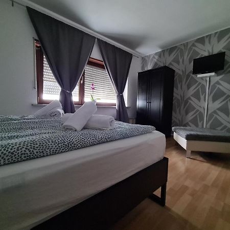 Ferienwohnung Schwetzingen Eksteriør bilde